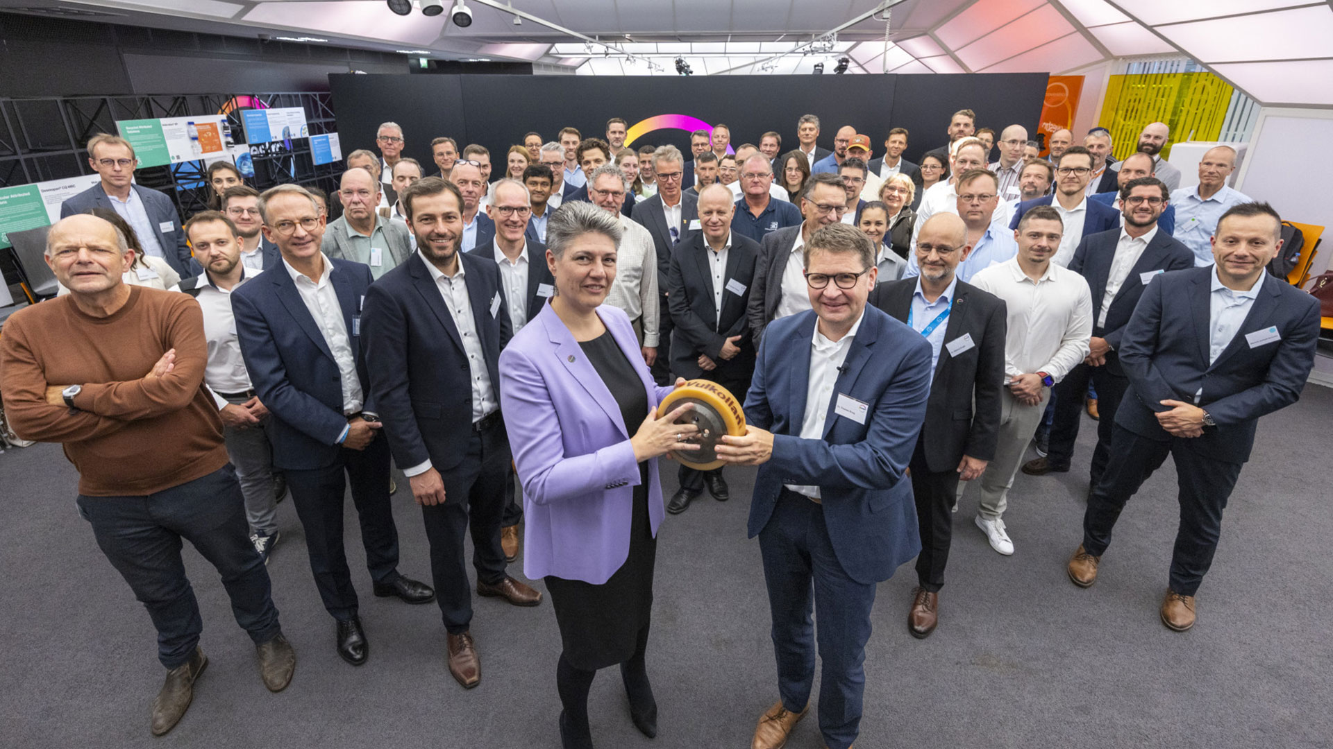 Auf dem Weg zu zirkulären Elastomeren: Covestro eröffnet Pilotanlage in Leverkusen